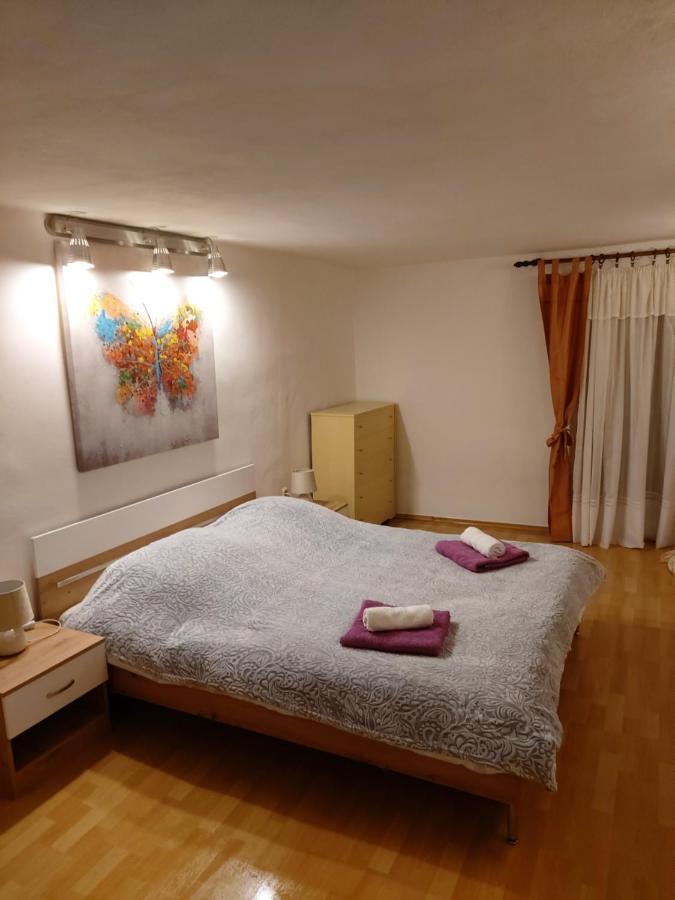 Apartmani Ira-20M From The Sea Езера Экстерьер фото