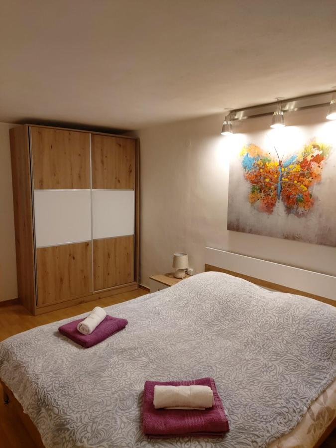 Apartmani Ira-20M From The Sea Езера Экстерьер фото